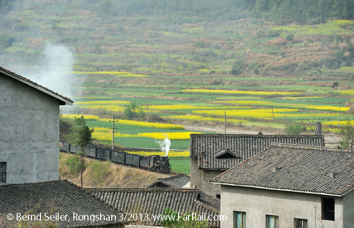 Rongshan: above the roofs of Yanwo