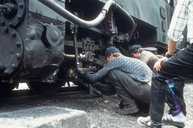 repair on the track, photo: Bernd Seiler